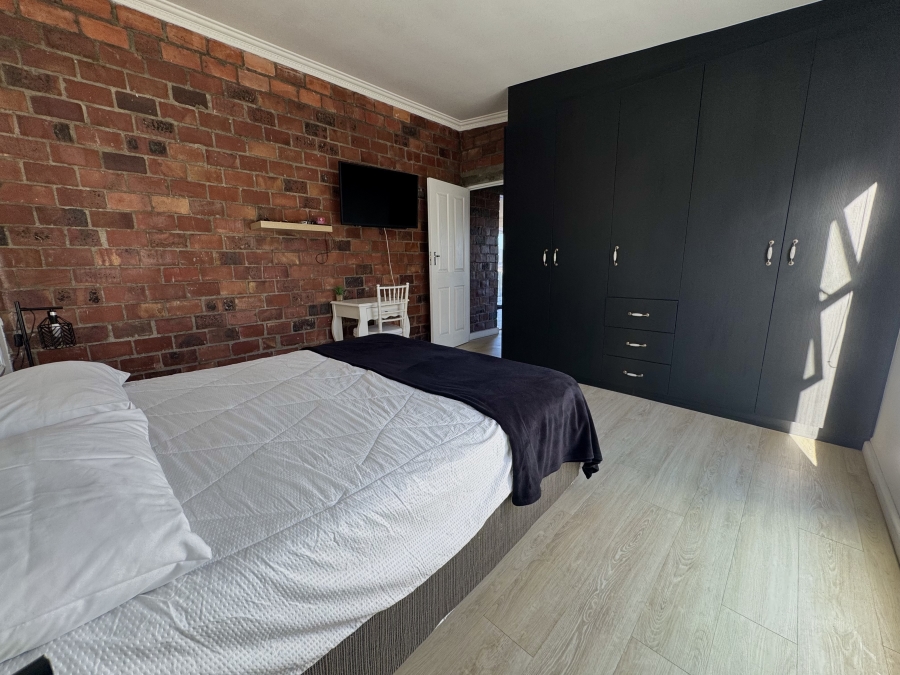 To Let 4 Bedroom Property for Rent in Grotto Bay Western Cape